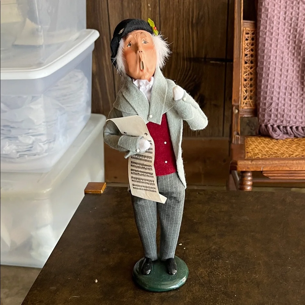 Byers' Choice Victorian Grandparent Caroler